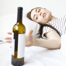 What does the ER do for Alcohol Poisoning?